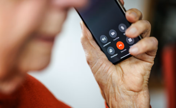<i>Hoy los delincuentes utilizan inteligencia artificial para clonar voces, generar conversaciones creíbles, automatizar campañas masivas y personalizar ataques en tiempo real. Foto de iStock</i>