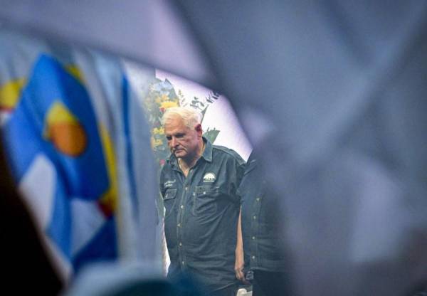 <i>El expresidente y candidato presidencial panameño Ricardo Martinelli asiste a un mitin político en la ciudad de Panamá el 3 de febrero de 2024. FOTO MARTÍN BERNETTI / AFP</i>