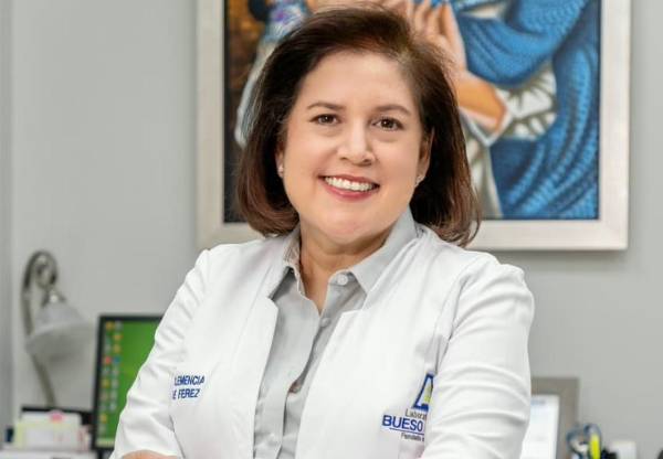 Ana Clemencia Bueso Hernández de Ferez, Gerente General de Laboratorio Bueso Arias.