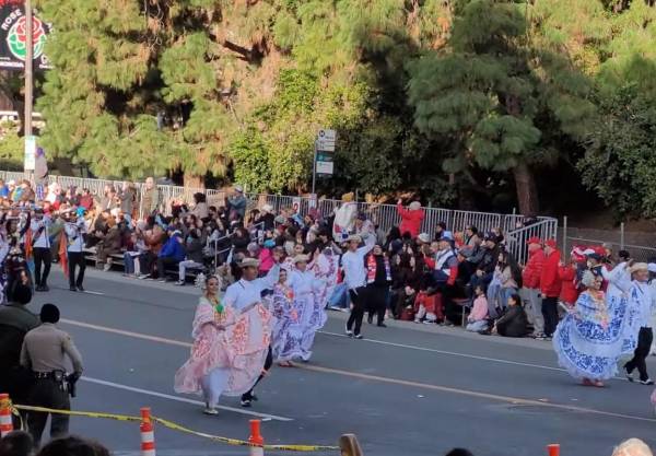 Panameños representan a Latinoamérica en Desfile de Las Rosas