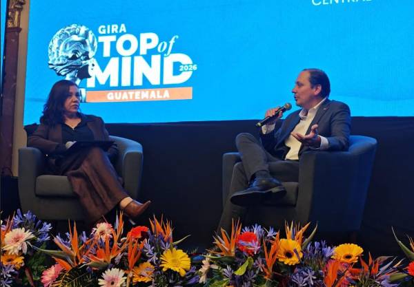 <i>Rodolfo Clautier, gerente general de Central de Medios de Castillo Hermanos, conversó con Velia Jaramillo, editora general de E&amp;N. FOTO JOSÉ CARLOS FLORES</i>