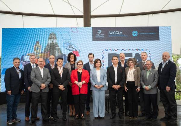 <i>El evento contó con representantes de diversas Cámaras Americanas y del Gobierno guatemalteco. FOTO AMCHAM</i>