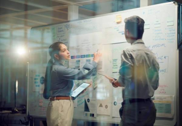 <i>Los ciberataques, la protección de datos, la interrupción de operaciones, el cambio climático y la inteligencia artificial figuran entre las principales amenazas para la continuidad de los negocios. Foto de iStock</i>