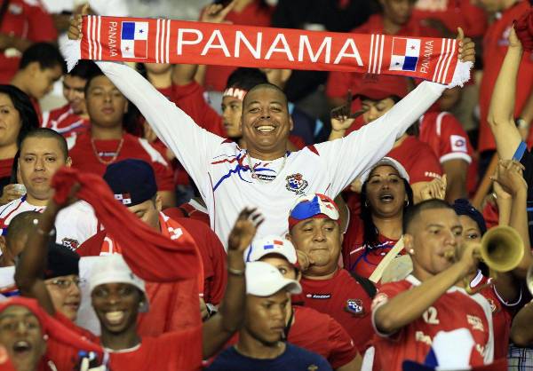 <i>Los seguidores de la selección de Panamá se encuentran ante del dilema de acompañar a la selección en el Mundial con un coste económico alto. EFE/ALEJANDRO BOLÍVAR</i>