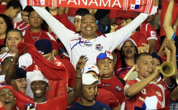 <i>Los seguidores de la selección de Panamá se encuentran ante del dilema de acompañar a la selección en el Mundial con un coste económico alto. EFE/ALEJANDRO BOLÍVAR</i>