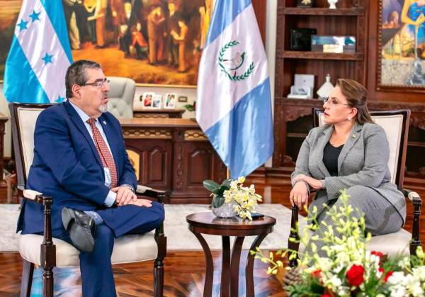 <i>El presidente electo de Guatemala, Bernardo Arévalo, junto a Xiomara Castro, presidenta de Honduras. FOTO @XiomaraCastroZ</i>