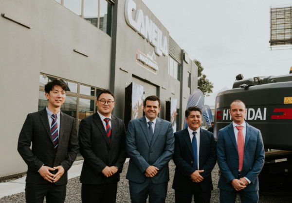 La inauguración contó con la presencia de representantes de alto nivel de Hyundai Construction Equipment provenientes de Corea del Sur, además de directivos de la corporación Canella y aliados estratégicos. Foto cortesía
