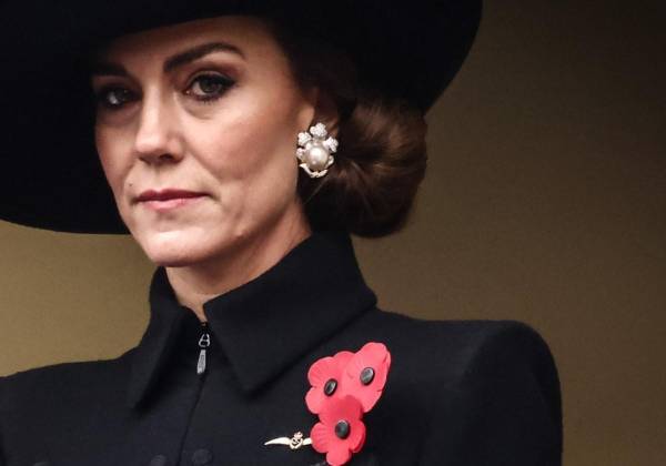 <i>(ARCHIVO) Catalina de Gran Bretaña, Princesa de Gales, reacciona mientras asiste a la ceremonia del Domingo del Recuerdo en el Cenotafio de Whitehall, en el centro de Londres, el 12 de noviembre de 2023. FOTO HENRY NICHOLLS / PISCINA / AFP</i>