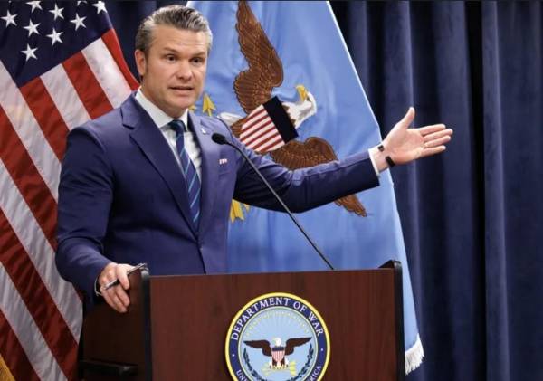 “Obviamente, se necesita dinero para matar a los tipos malos”, se justificó el secretario de Guerra de EE.UU, Pete Hegseth. (Foto: EFE)