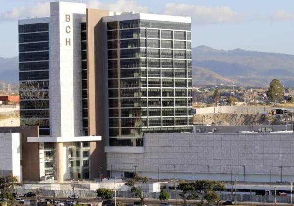 <i>La medida del BCH busca normalizar la disponibilidad de divisas, reducir fricción operativa y fortalecer la estabilidad cambiaria bajo el esquema de subasta y banda móvil. (Foto Archivo) </i>