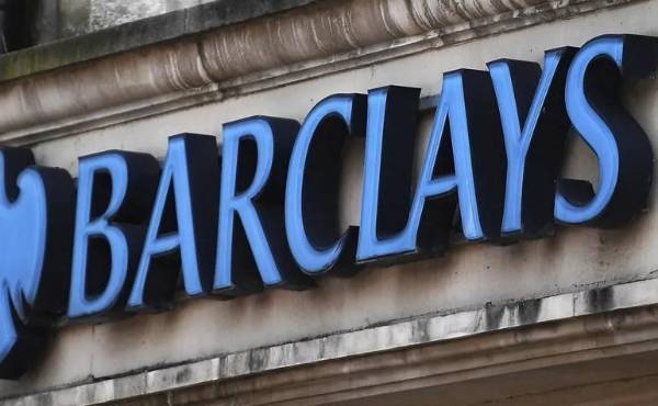 <i>Según explicó el banco, la IA permite optimizar diversos flujos de trabajo, lo que facilita reducir la necesidad de ciertos perfiles, como los desarrolladores. (FOTO: EFE)</i>