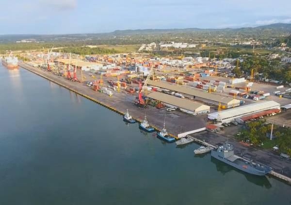 <i>Foto Puerto Santo Tomás de Castilla. CAPTURA DE VIDEO</i>
