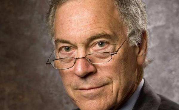 El economista Steve Hanke (Universidad Johns Hopkins) generó una fuerte repercusión en redes y círculos económicos con su advertencia. (Foto: Archivo)