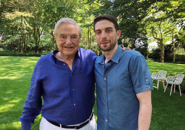 Magnate George Soros delega su imperio a su hijo Alexander