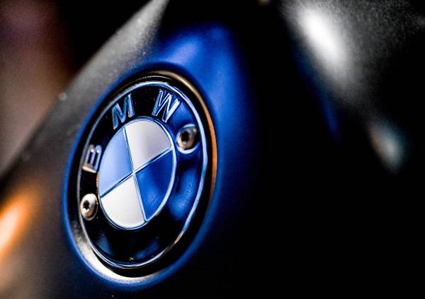 <i>Fotografía de archivo que muestra el logotipo del fabricante de automóviles alemán BMW. EFE/EPA/FILIP SINGER</i>