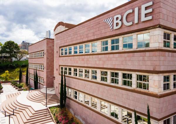 BCIE aclara que no detendrán el apoyo financiero a ningún país