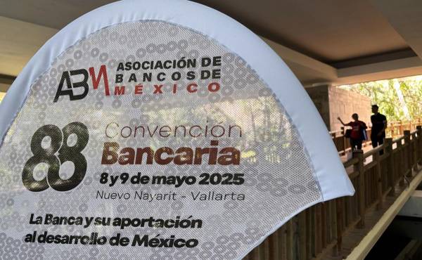 <i>Fotografía de un aviso de la 88ª Convención Bancaria este miércoles, en el estado de Nayarit (México). La 88ª Convención Bancaria, el evento más importante del sector financiero en México, arrancará este jueves marcada por la primera participación de Claudia Sheinbaum como presidenta del país, y con el objetivo de buscar estrategias para dinamizar la economía ante la inminente desaceleración que enfrenta el país por la guerra comercial desatada por EE.UU. EFE/ Alex Cruz</i>