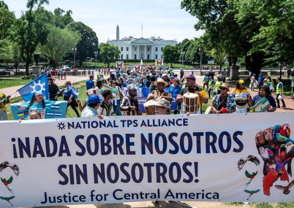 <i>El Servicio de Inmigración y Ciudadanía (USCIS) ha explicado en una escueta nota en su portal que los beneficios relacionados con el TPS para El Salvador finalizan este 9 de septiembre de 2026. Foto de AFP</i>