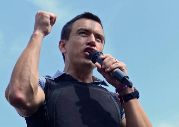 <i>Presidente de Ecuador, Daniel Noboa, pronuncia un discurso durante un mitin de campaña en Guayaquil, Ecuador, el 9 de octubre de 2023. FOTO GERARDO MENOSCAL / AFP</i>