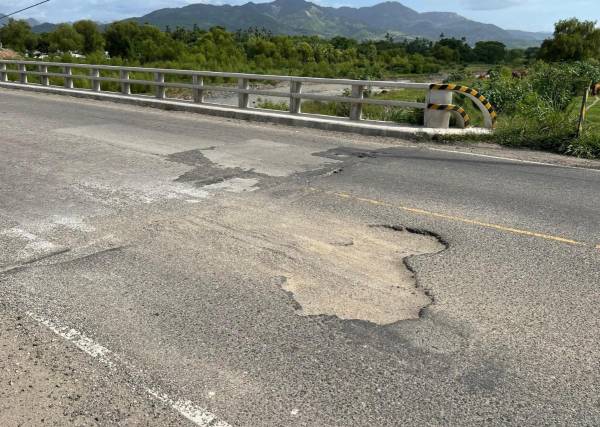 <i>Hundimiento reportado en el kilómetro 170.5, CA-10 Chiquimula por hundimiento reportado en el lugar. Créditos: Jefferson Sandoval, Delegado Departamental de la CONRED.</i>