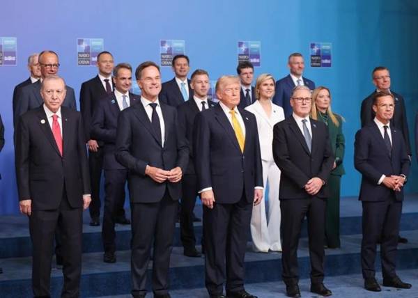 Foto de grupo durante la Cumbre de la OTAN de 2026 en Ankara, Turquía. EFE/EPA/GEORGI LICOVSKI