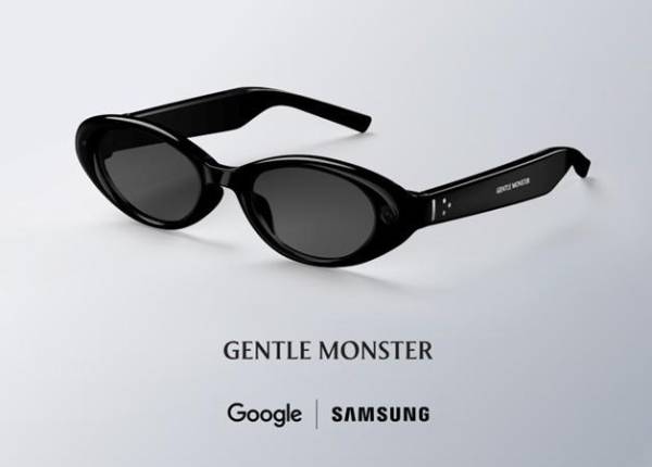 A través de comandos de voz (que se activa cuando el usuario dice: <i>«Hey Google</i>») o mediante un toque en el lateral de la montura, los usuarios podrán comunicarse con el asistente Gemini.(Foto: Cortesía Google)