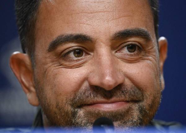 <i>El entrenador español del Barcelona, Xavi, reacciona durante una rueda de prensa en el estadio Dragao de Oporto, el 3 de octubre de 2023, en vísperas del partido de fútbol del grupo H de la primera ronda de la Liga de Campeones de la UEFA, día 2, entre el FC Porto y el FC Barcelona. FOTO MIGUEL RIOPA/AFP</i>