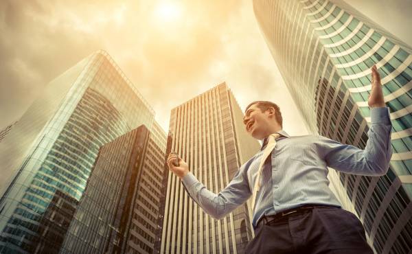 <i>Centroamérica avanza hacia un sistema financiero más integrado, sofisticado y competitivo, impulsado por capitales regionales, reorganización de holdings bancarios, dinamismo en los mercados de capitales y una creciente apuesta por la sostenibilidad. (Foto: Shutterstock)</i>