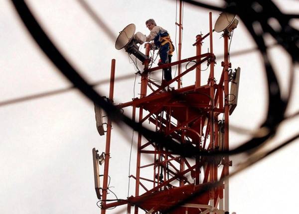 <i>El hecho afectó el comportamiento de las acciones de AT&amp;T, que cayeron alrededor de un 2 % el jueves por la mañana. FOTO AFP</i>