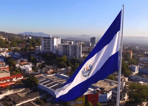 Economía de El Salvador fue la de menor crecimiento en la región en 2022