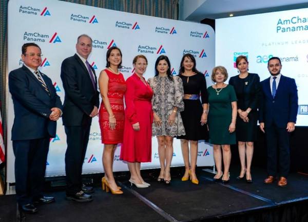 <i>Mariana Scelza Perata - nueva Presidenta de AmCham Panamá y la Nueva Junta Directiva </i>