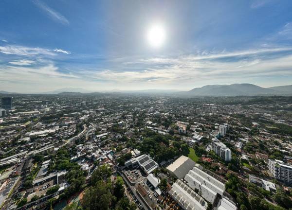 <i>Se registraron 15 récords de temperatura máxima en El Salvador y la cifra más alta marcada por el termómetro fue de 44,2 grados Celsius. Foto de cortesía</i>