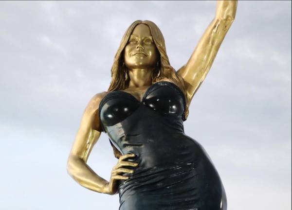 Estatua de la actriz colombiana Sofía Vergara en el Malecón del Río en Barranquilla (Colombia). FOTO Alcaldía de Barranquilla