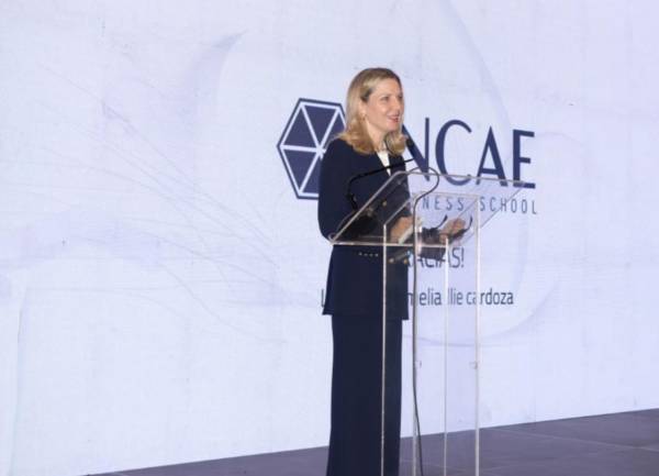 <i>Camelia Ilie Cardoza, rectora de INCAE Business School, brindó una conferencia magistral ante empresarios de Guatemala. FOTO INCAE, E&amp;N</i>