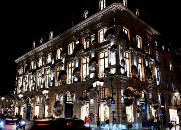 Grupo francés de lujo LVMH, que incluye a Bulgari, Louis Vuitton, Dior y Tiffany, batió récords de ventas en 2022