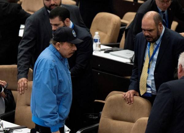 <i>El presidente de Nicaragua, Daniel Ortega, sale después de la sesión de clausura de la Cumbre del G77+China en el Palacio de Convenciones de La Habana el 16 de septiembre de 2023. FOTO ARCHIVO / Yamil LAGE/AFP</i>