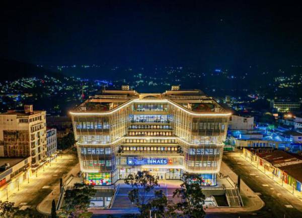 <i>Fachada de la nueva biblioteca. Los servicios serán gratuitos y disponibles las 24 horas los 365 días del año. Cuenta con áreas lúdicas, anfiteatro, restaurantes y áreas para investigaciones científicas. FOTO GOBIERNO DE EL SALVADOR</i>