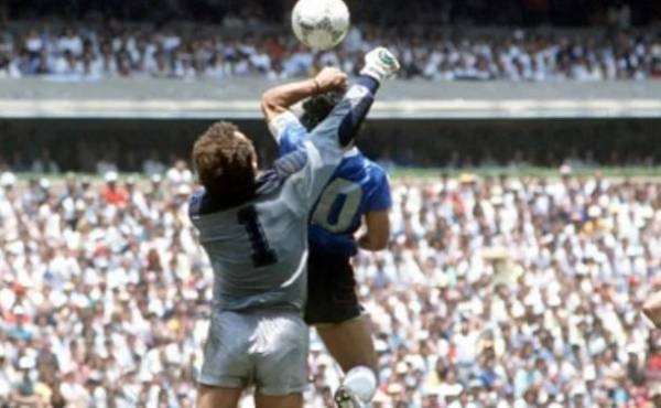 ¡A subasta! el balón del gol de “la mano de Dios” de Maradona