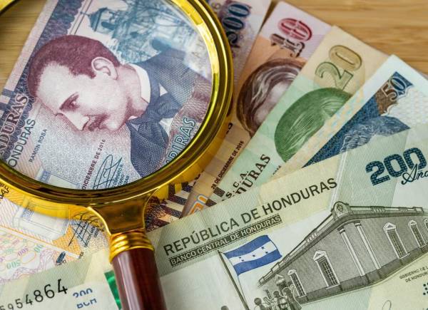 <i>El incremento acordado en la mesa tripartita debe ser aplicado de manera retroactiva, o sea, a partir del 1 de enero de 2026 y con una vigencia de 12 meses. FOTO SHUTTERSTOCK</i>