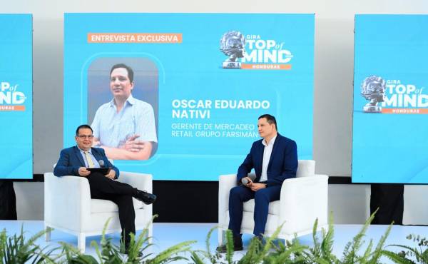 Oscar Eduardo Nativi, gerente de Mercadeo Retail de Grupo Farsimán, fue entrevistado por Carlos Arturo Nolasco, jefe de contenidos audiovisuales de Grupo Opsa. FOTOS YOSEPH AMAYA