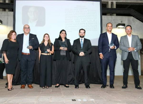 <i>Awards of Happiness reconoció a los líderes de la región, tanto financieros, como de otras industrias, por convertirse en influyentes figuras para transformar sus negocios y enrumbarlos al crecimiento sostenible.</i>