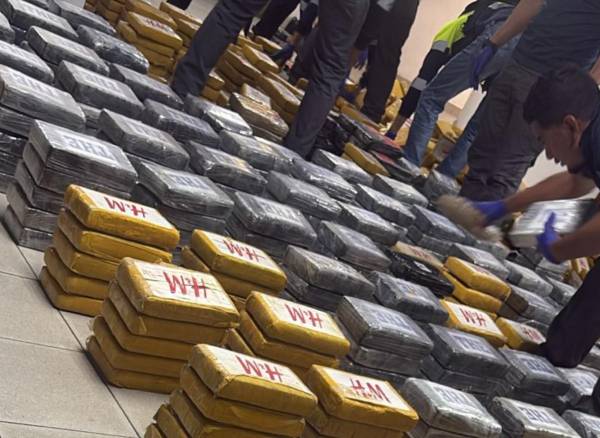 <i>La información oficial no precisa el tipo de sustancia ilícita ni el peso total del alijo. FOTO MP, Fiscalía</i>