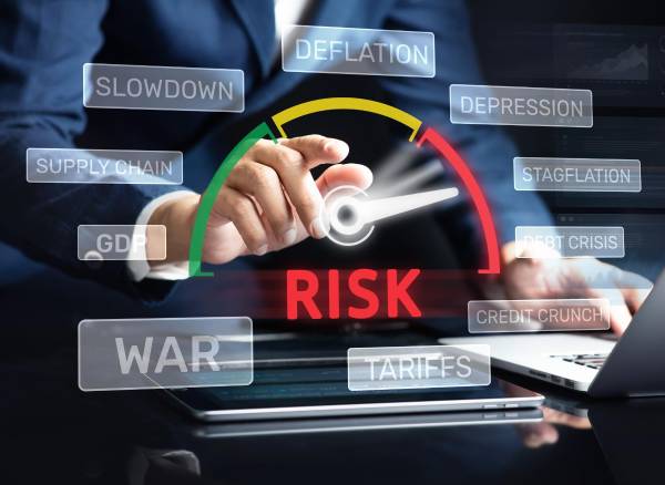 No es 2008, pero sí una señal de que la guerra ya salió del terreno militar y empezó a filtrarse al corazón del costo del capital. (Foto: Shutterstock)