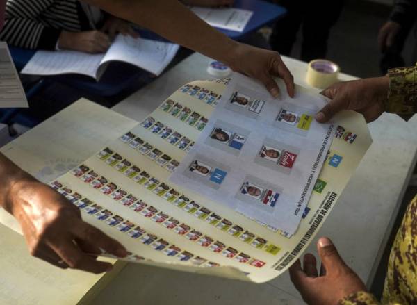 <i>El Tribunal Supremo Electoral (TSE) oficializó los resultados de la elección del 4 de febrero, en una cadena nacional, la noche del lunes 19 de febrero. FOTO CAMILO FREEDMAN / AFP</i>