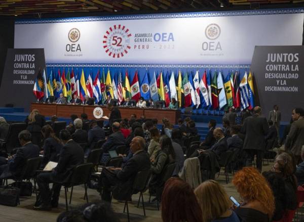 <i>Vista general de la sesión plenaria de la 52 Asamblea General de la OEA en Lima el 6 de octubre de 2022. FOTO Cris BOURONCLE / AFP</i>