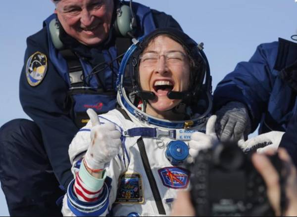 <i>La astronauta Christina Koch, una de las tripulantes de la misión Artemis II de la NASA que en abril hizo historia al orbitar la Luna, ha sido galardonada con el Premio Princesa de Asturias de la Concordia 2026. FOTO EFE / ARCHIVO</i>