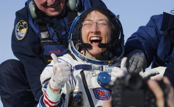 <i>La astronauta Christina Koch, una de las tripulantes de la misión Artemis II de la NASA que en abril hizo historia al orbitar la Luna, ha sido galardonada con el Premio Princesa de Asturias de la Concordia 2026. FOTO EFE / ARCHIVO</i>