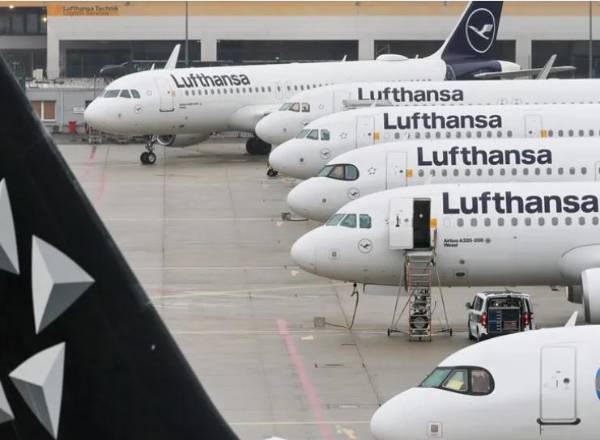 Según Lufthansa, los vuelos cancelados son rutas no rentables desde los aeropuertos de Fráncfort y Múnich. (Foto:EFE)