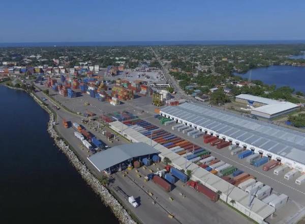 <i>La alerta también llevó a reforzar las medidas de seguridad en Puerto Cortés, considerado el principal puerto de Honduras y uno de los puntos estratégicos para el comercio exterior del país. Foto de cortesía</i>