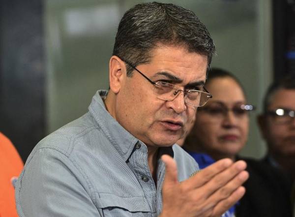 <i>Juan Orlando Hernández, expresidente de Honduras, en un evento durante su último mandato presidencial. FOTO ORLANDO SIERRA / AFP</i>